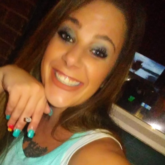 Meet your Posher, Cheryl - Picture 2 of 2